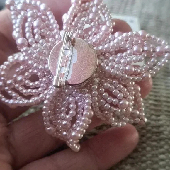 Flower seaded brooche - Picture 3 of 3